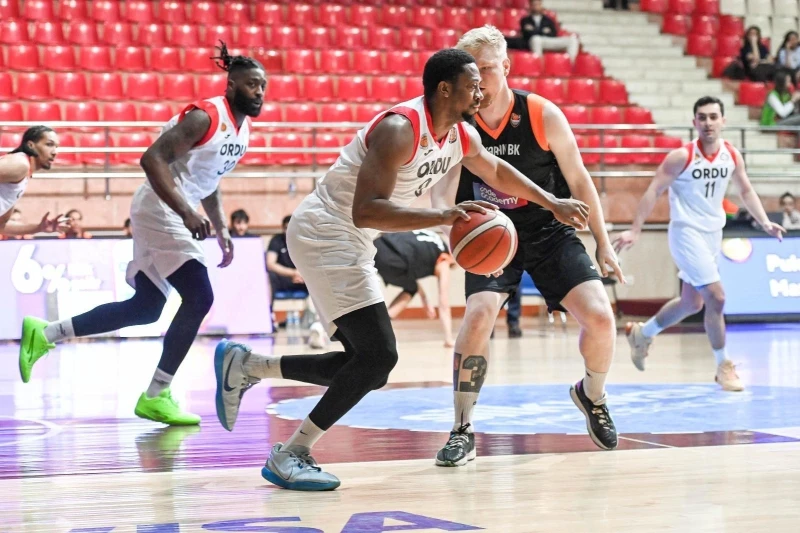 Kişi voleybolçular arasında Azərbaycan Yüksək Liqasının 15-ci turunda iki oyun keçiriləcək