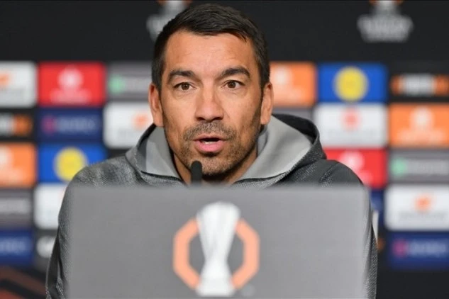 Beşiktaş baş məşqçisi ilə yollarını ayırdı - RƏSMİ
