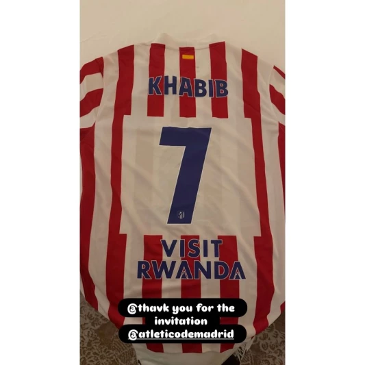 Khabib Nurmagomedov Atletico Madrid'i Ziyaret Etti ve Forma Hediye Edildi