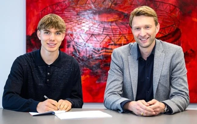 Bayer 16 yaşındaki futbolcu transfer etti