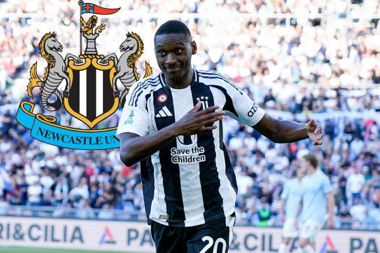 Newcastle Kolo Muani'yi Transfer Etmek İstiyor