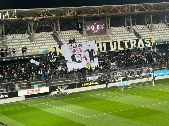 Послание от фанатов Нефтчи судьям: Какое вам дело?!