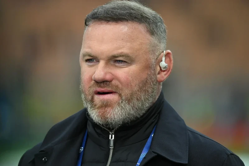 Руни раскритиковал фаната за акцию со стрижкой: Отвлекает от команды