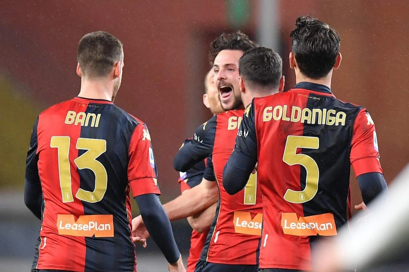 Cenoa Sassuolonu son dəqiqələrdə məğlub edərək A Seriyasında qələbə qazandı