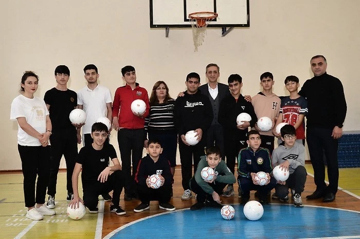 Sağlamlıq imkanları məhdud uşaqlarla görüş