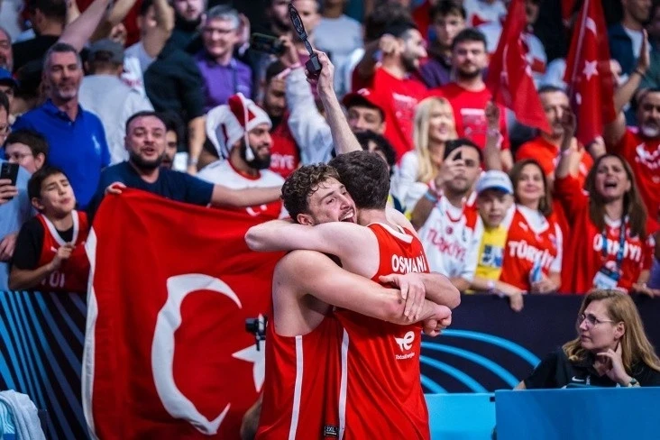 Turkish national basketball team wins silver medal at European Championship