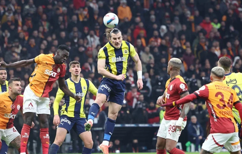 Super Liqada Qalatasaray - Fənərbağça derbisi