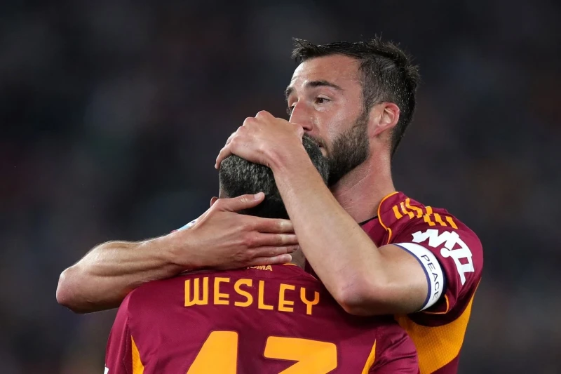 Roma Fiorentina üzərində qələbə ilə Çempionlar Liqası zonasına yaxınlaşdı