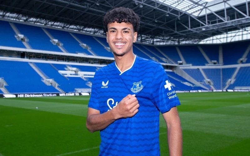 Everton Transfers Bayern Defender Adam Aznou