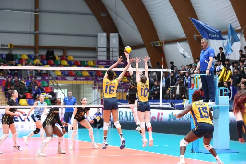Azərbaycan Yüksək Liqası: Qadın voleybolçular arasında yarımfinal mərhələsinin ilk oyunları keçirilib