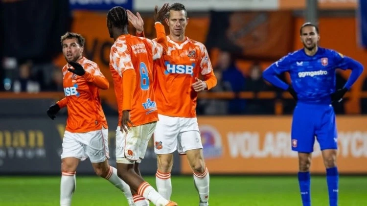 Kökçünün start heyətində oynadığı mat&ccedil;da Volendam məğlub oldu