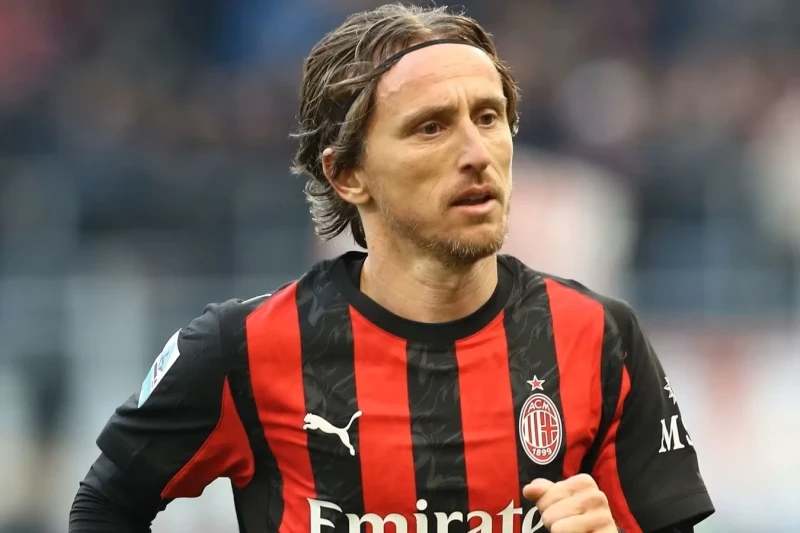 Luka Modric Extends Contract with Milan