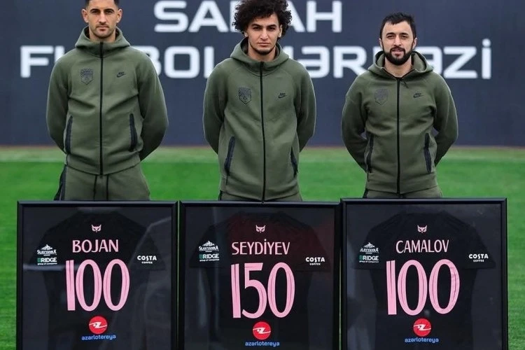 Sabahın 3 futbolçusuna xatirə forması verildi