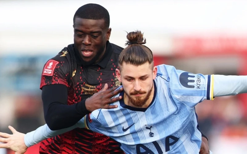 İngiltərə Kubokunda “Tottenhem”ə uduzan komandanın futbolçusu irqçi təhqirlərə məruz qalıb