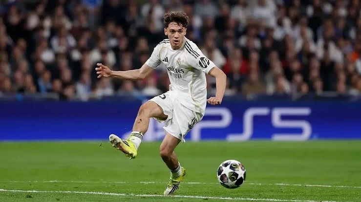 Sanderlend Realın gənc yarımmüdafiəçisi Tiaqo Pitark üçün 15 milyon avro təklif edib