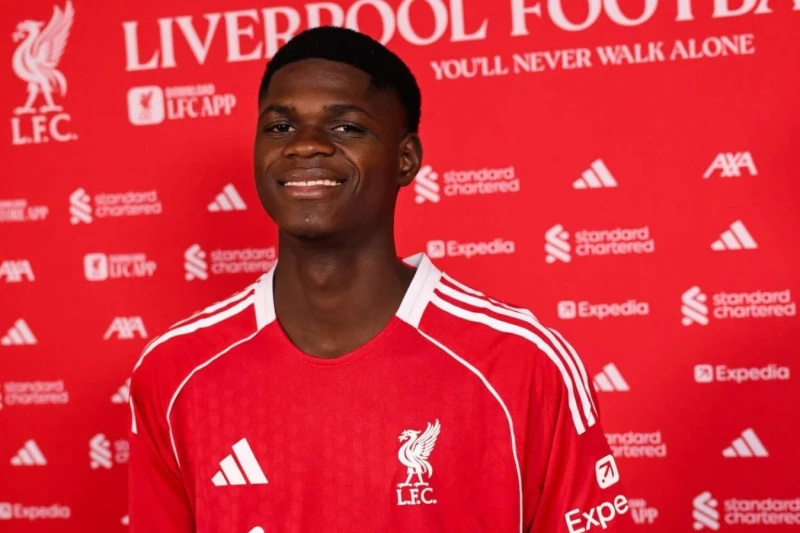 Liverpul 18 yaşlı mərkəz müdafiəçi Mor Talla Ndiaye ilə müqavilə imzalayıb