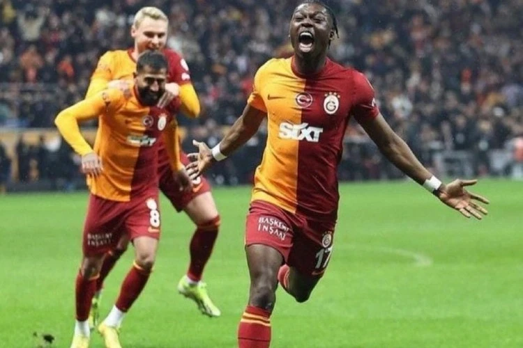 Derrik Köhn Verderə transferə yaxındır