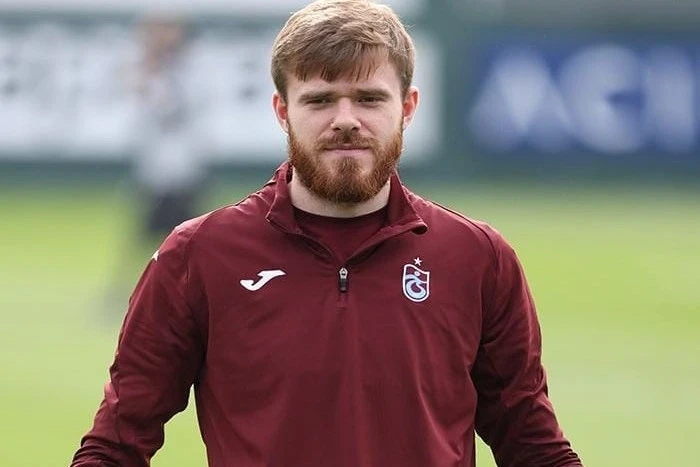 Napoli Trabzonsporun müdafiəçisi Arseniy Bataqovla maraqlanır