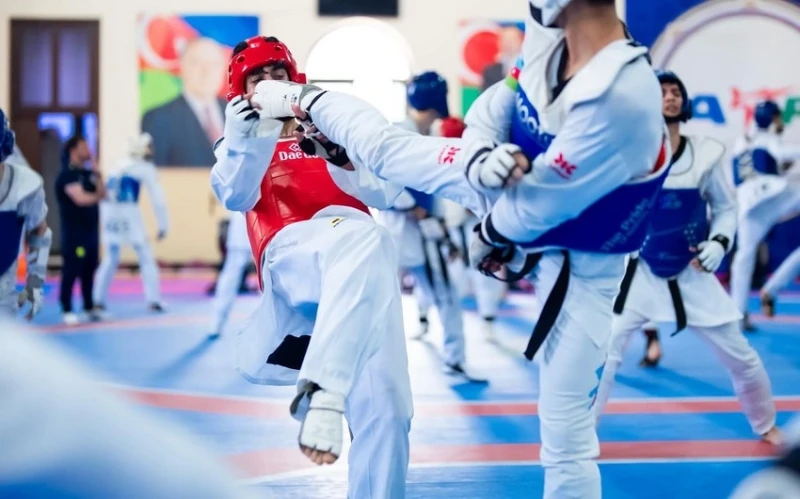 Azərbaycan taekvondoçuları açıq dairəvi döyüş məşqlərində iştirak ediblər