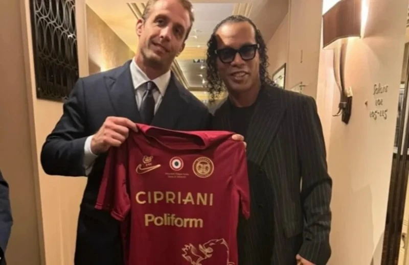 Ronaldinho karyerasını bərpa edib