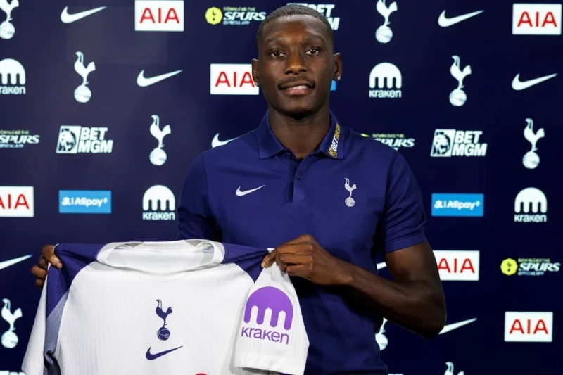 Tottenhem Randal Kolo Muanini icarəyə götürüb