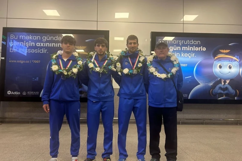 İtaliyada Paolo dAloja turnirində medal qazanan avarçəkənlərimiz Vətənə qayıdıb