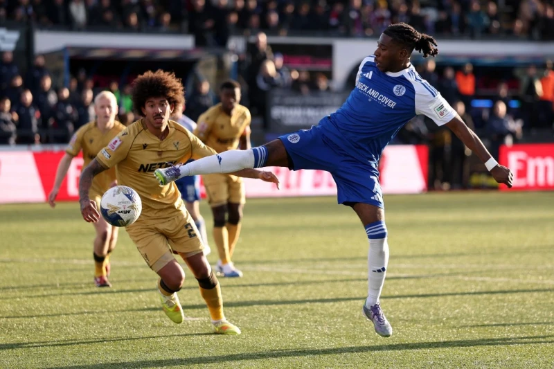 Makklsfild Taun İngiltərə Kubokunda Kristal Palası məğlub edərək sensasiya yaratdı