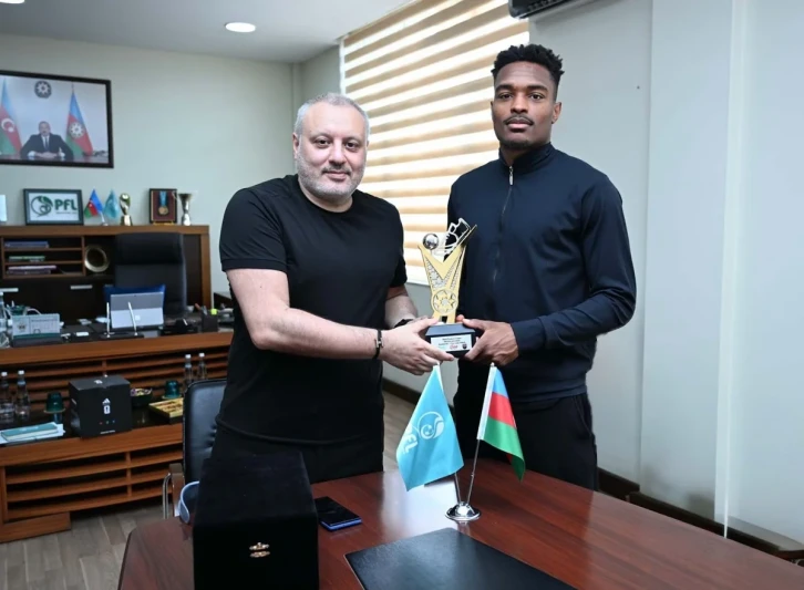 Coy-Lens Mikelsə Peşəkar Futbol Liqasından mükafat təqdim olunub