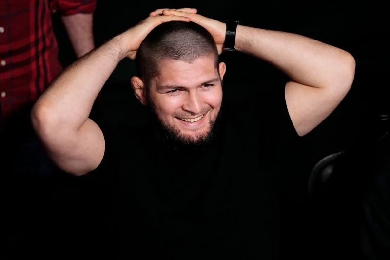 Khabib Nurmagomedov Rusya'daki işini bırakıp BAE'de 46 milyon dolar kazanıyor