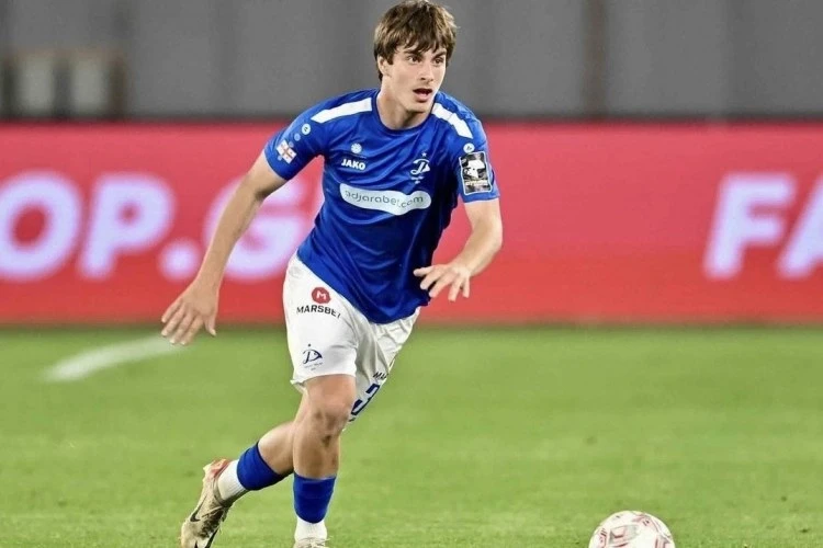 Başakşehir 17 yaşlı gürcü futbolçu Saba Xarebaşvilini transfer edir