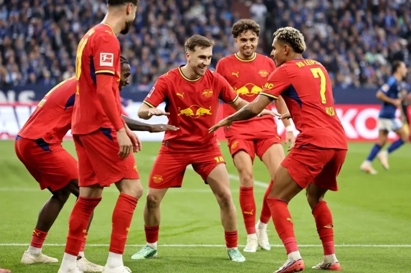 Bayer evdə 4-2 məğlubiyyətə məruz qaldı, RB Leypsiq 2-0 qələbə qazandı