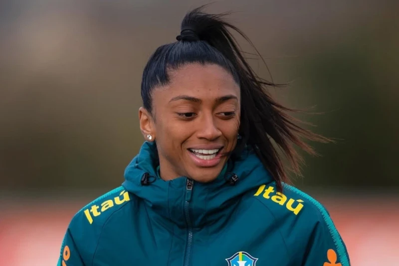 Barcelona futbolçusu Kerolayn Nikoli azarkeşlərin səhvliyi ilə “Rafinha” kimi tanıdı – “Mən Rafinha deyiləm, qadınam!”