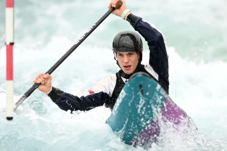 Kurts Adams Rozentals intim videosuna görə diskvalifikasiya edildi