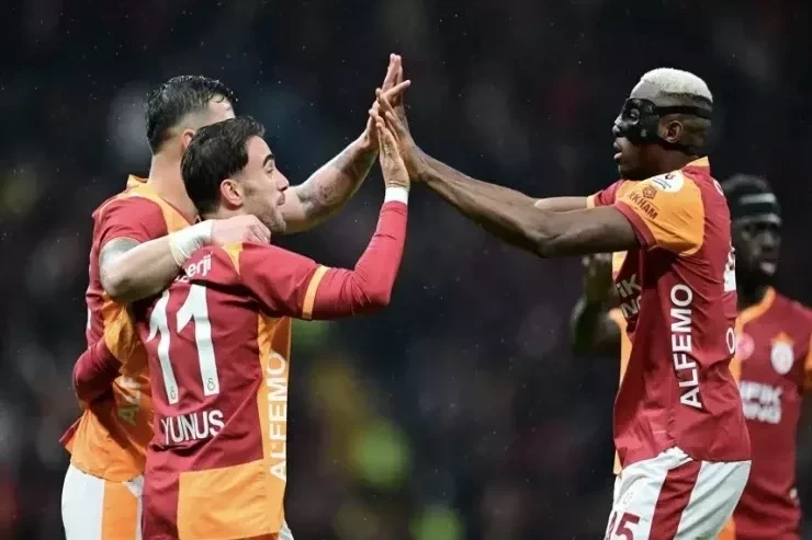 Qalatasaray Kayserisporu darmadağın etdi
