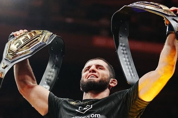 İslam Mahaçevin kart fəndi: UFC çempionundan maraqlı şou - VİDEO