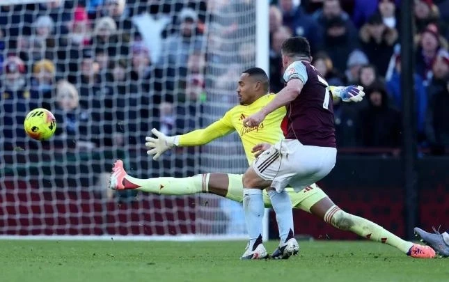 Con Viktorun kobud səhvi Nottinqem Forestə baha başa gəldi