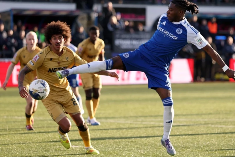 Гол тракториста и руководитель, купивший клуб в пьяном виде: сенсация «Маклсфилда» - ВИДЕО