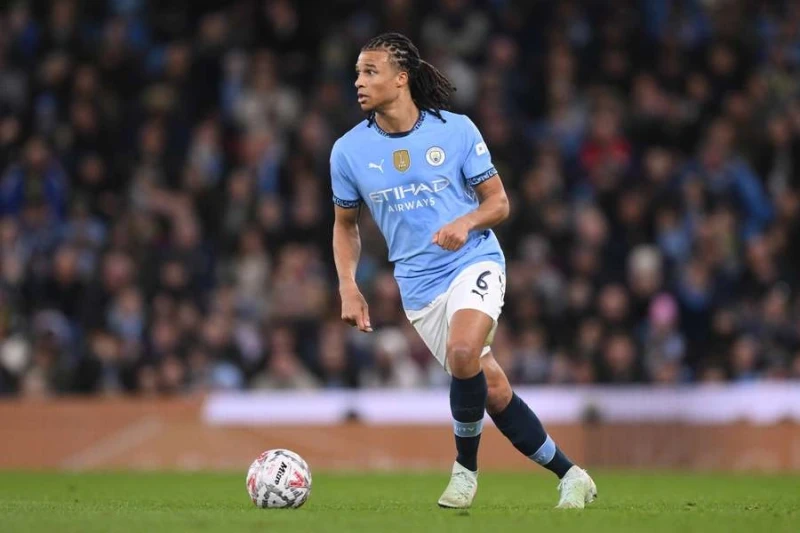 Natan Ake Milanın maraq dairəsində