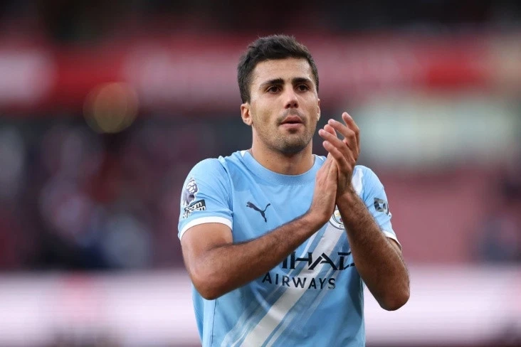 Real Rodridən imtina edərək, Uorton və Smitə diqqətini yönəldib