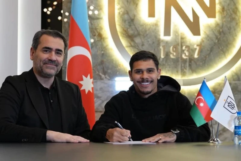 Neftçi Aleks Fernandes'i Kadrodan Çıkardı