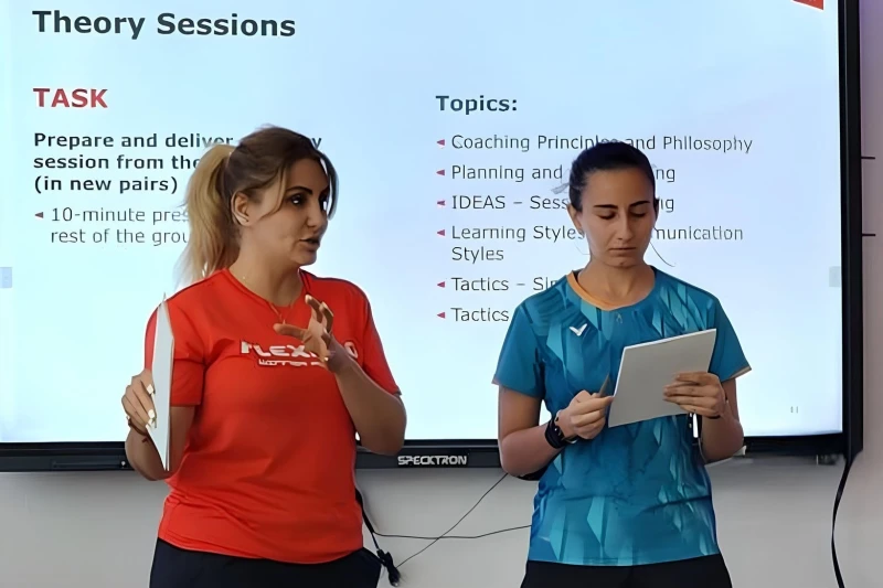 Meryem Validarvi Dubai'de badminton üzerine uluslararası antrenör kursuna katıldı