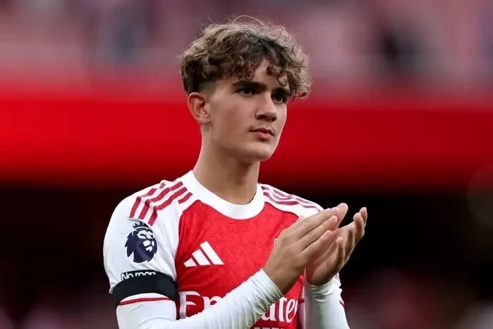 Maks Douman Çempionlar Liqasının tarixinə ən gənc oyunçu kimi düşdü