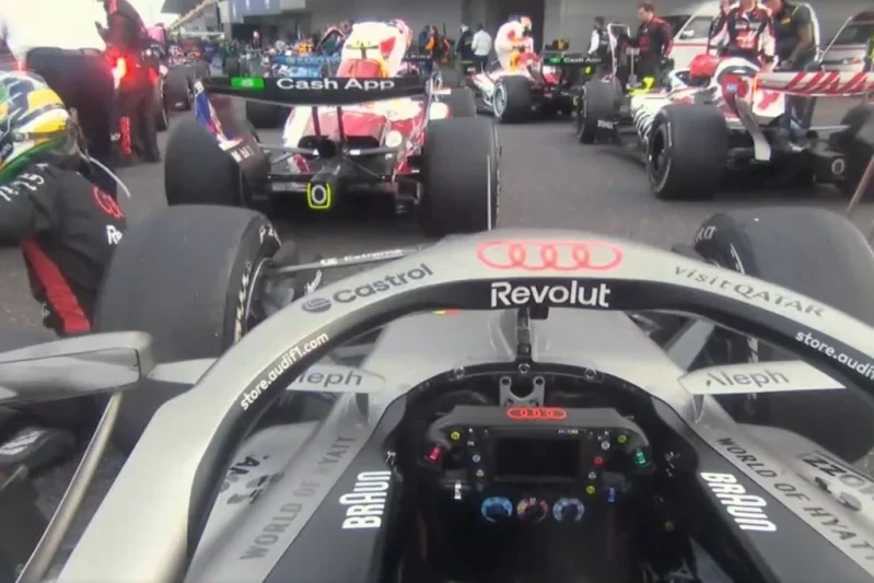 Formula-1: Pilot Bortoletonun pit-leyndəki gülməli qəzası - VİDEO