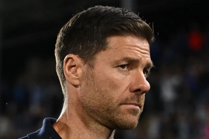 Xabi Alonso Çelsini rədd edir, Liverpulu g&ouml;zləyir