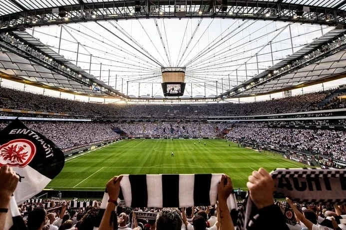 Eintracht honored the memory of Diogo Jota, who died in a game against Liverpool, by including him in the list of reserve players