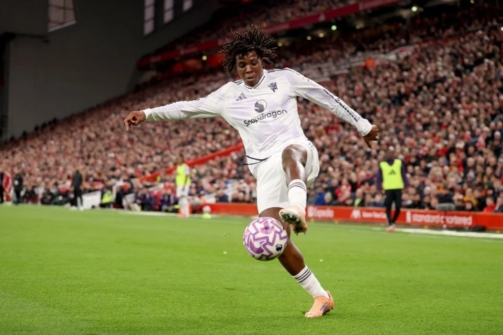 Mançester Yunayted sol cinah müdafiəçisi axtarışındadır: Namizədlər Livramento və Braunu