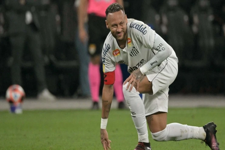 Neymar Santos ilə müqaviləsini uzadıb