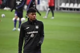 Liverpul ekvadorlu yarımmüdafiəçi Nilson Anqulonu transfer etmək istəyir