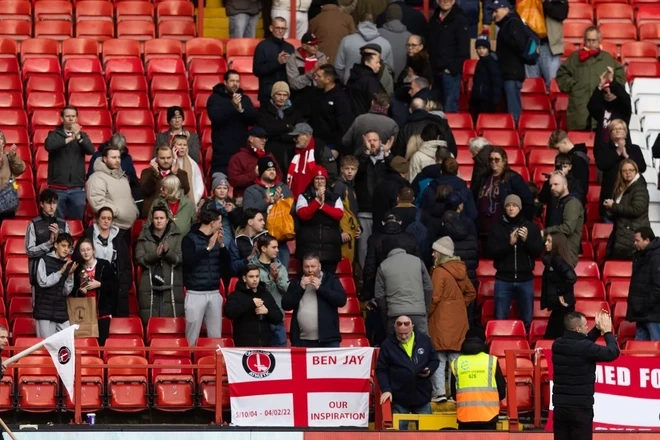 Charlton - Portsmouth game abandoned due to fan death