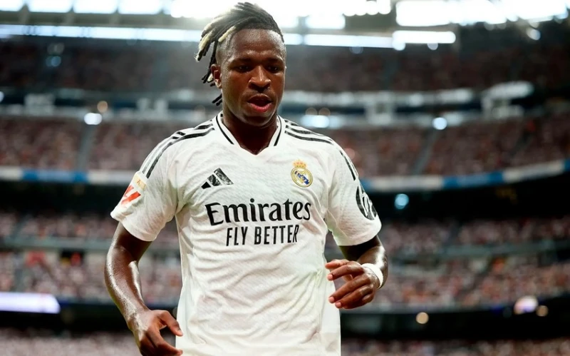 Vinicius Junior Extends Contract with Real